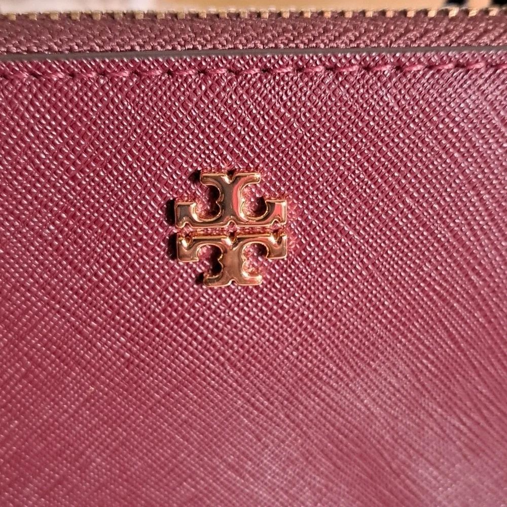 Tory Burch NWOTs Emerson Wristlet Zip Continental